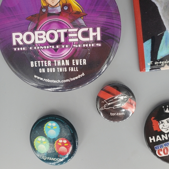 Lot of 7 Comic Con Anime Cartoon Pins - Picture 3 of 5